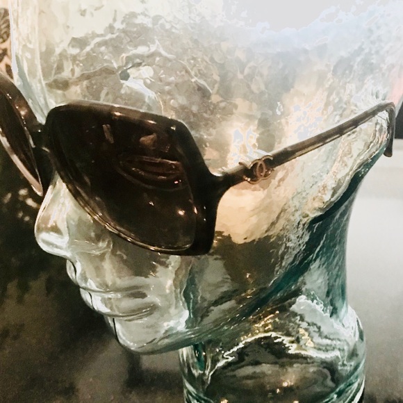 Chanel Oversized Sunglasses Retail $565 - Picture 4 of 8